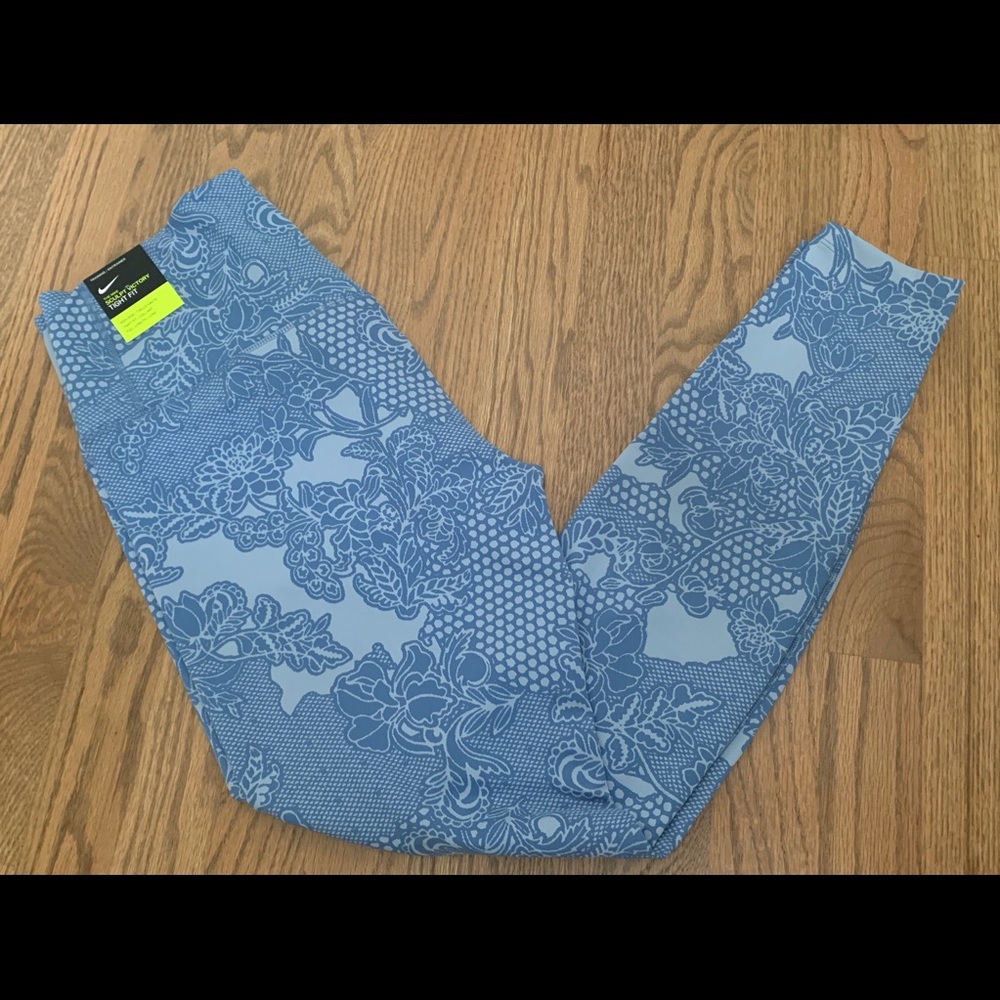 Nike sculpt victory leggings